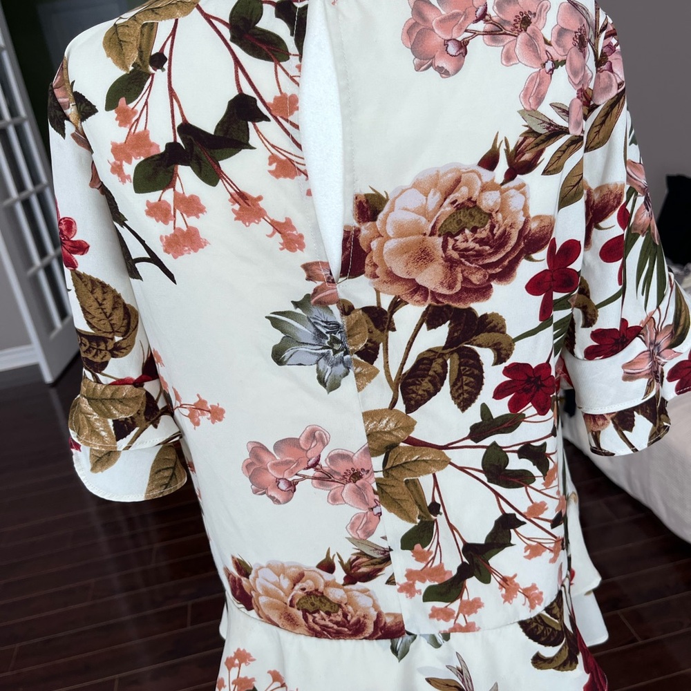 Floral Ruffle Sleeve Dress - Picture 2 of 4